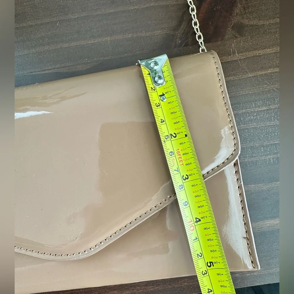Steve Madden patent tan clutch crossbody - Picture 4 of 9